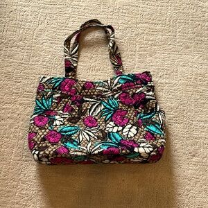 VERA BRADLEY FLORAL TOTE BAG in great condition and no stains for cheap